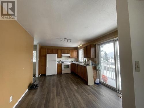 1907 Renner Road, Williams Lake, BC - Indoor Photo Showing Kitchen