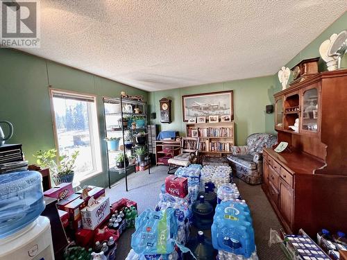 4996 Lily Pad Lake Road, 100 Mile House, BC - Indoor Photo Showing Living Room