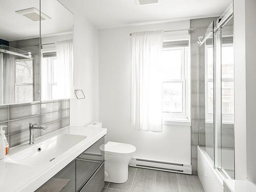 Salle de bains - 2433 Rue Aylwin, Montréal (Mercier/Hochelaga-Maisonneuve), QC - Indoor Photo Showing Bathroom