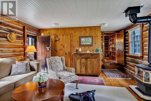 2090 County 121 Road, Kawartha Lakes, ON - Indoor Photo Showing Living Room