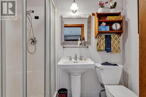 2090 County 121 Rd, Kawartha Lakes, ON - Indoor Photo Showing Bathroom