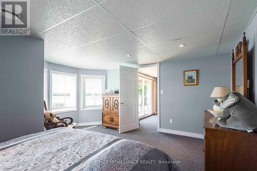 19 Horseshoe Lane, Prince Edward County, ON - Indoor Photo Showing Bedroom