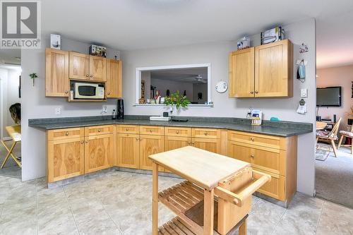 11471 Reiswig Road, Lake Country, BC - Indoor Photo Showing Kitchen