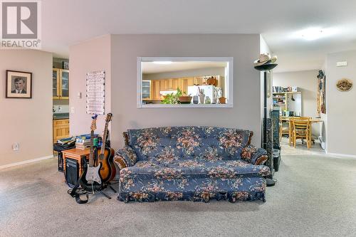 11471 Reiswig Road, Lake Country, BC - Indoor Photo Showing Living Room