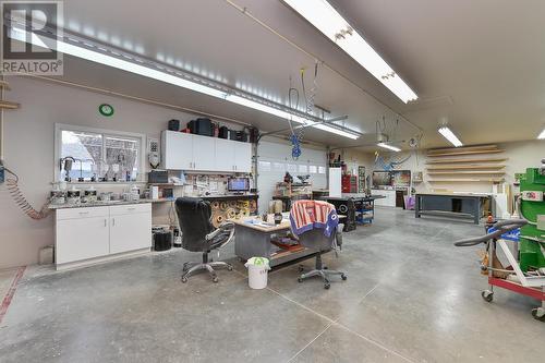 11471 Reiswig Road, Lake Country, BC - Indoor Photo Showing Garage