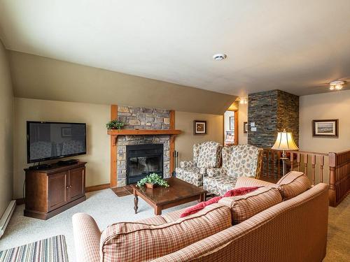 Living room - 10A-225 Rue Du Mont-Plaisant, Mont-Tremblant, QC - Indoor Photo Showing Living Room With Fireplace