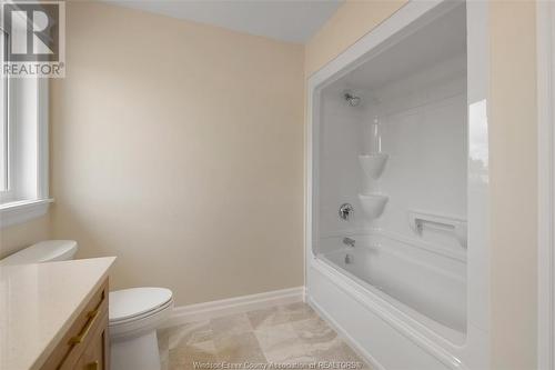 65 Jewel Street, Harrow, ON - Indoor Photo Showing Bathroom
