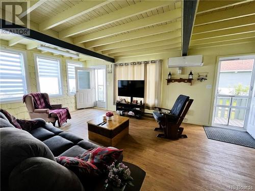 625 Rue Baie, Beresford, NB - Indoor Photo Showing Living Room