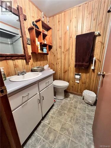 625 Rue Baie, Beresford, NB - Indoor Photo Showing Bathroom