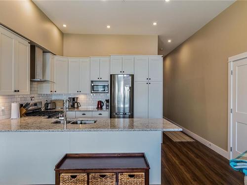 206B-6596 Baird Rd, Port Renfrew, BC - Indoor Photo Showing Kitchen With Double Sink