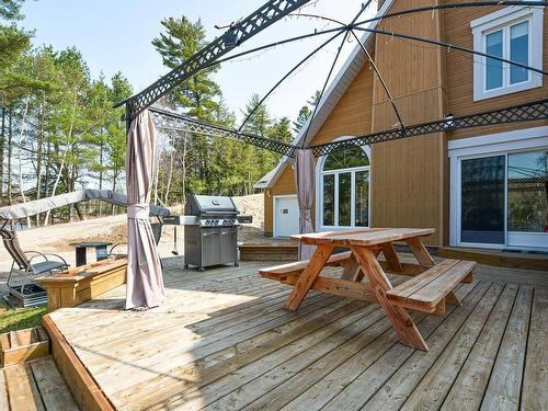 Terrasse - 25 Ch. Des Pointes, Chute-Saint-Philippe, QC - Outdoor With Deck Patio Veranda With Exterior