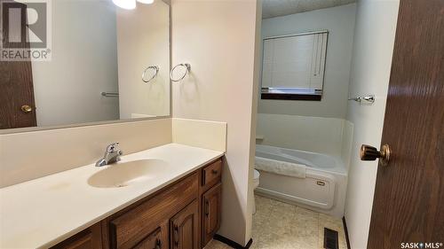 509 4Th Street W, Wilkie, SK - Indoor Photo Showing Bathroom