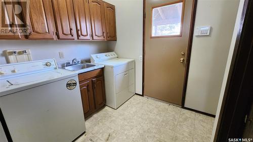 509 4Th Street W, Wilkie, SK - Indoor Photo Showing Laundry Room