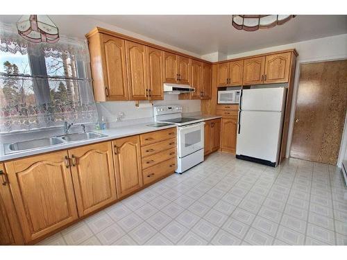 Cuisine - 304 Route 132 E., New Richmond, QC - Indoor Photo Showing Kitchen With Double Sink