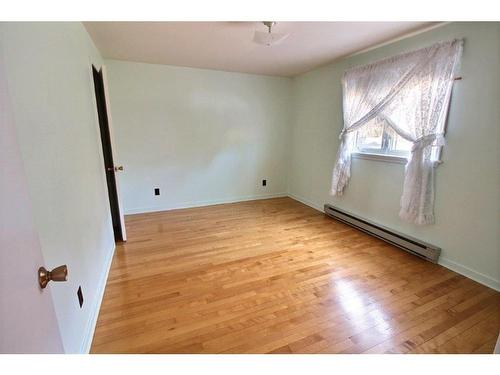 Hall - 304 Route 132 E., New Richmond, QC - Indoor Photo Showing Other Room