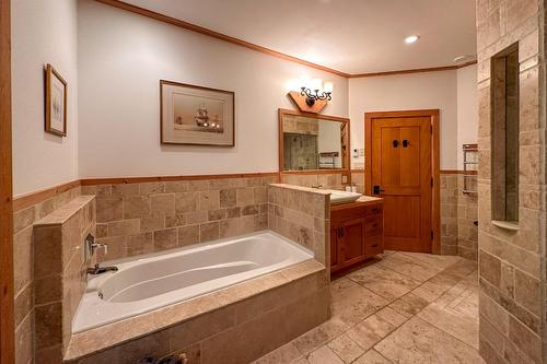 1595 Columbia Valley View, Golden, BC - Indoor Photo Showing Bathroom