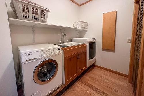 1595 Columbia Valley View, Golden, BC - Indoor Photo Showing Laundry Room