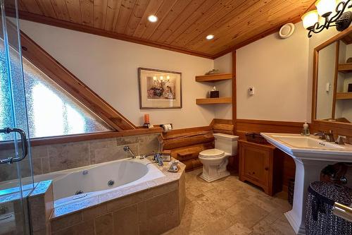 1595 Columbia Valley View, Golden, BC - Indoor Photo Showing Bathroom