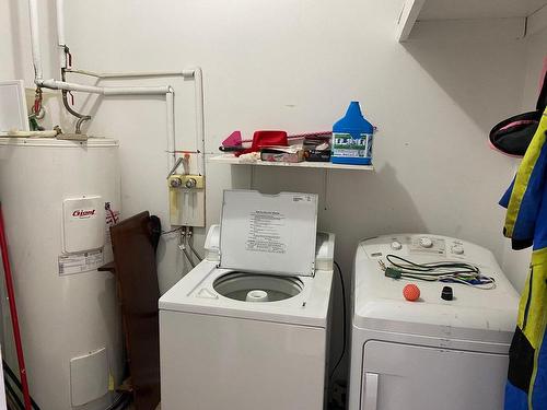 Salle de lavage - 75 Rue De La Baie, Sept-Îles, QC - Indoor Photo Showing Laundry Room