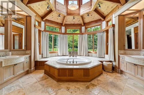 16496 Ninth Line, Whitchurch-Stouffville, ON - Indoor Photo Showing Bathroom