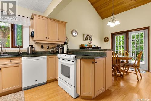 106 Shaw Drive, Regina Beach, SK - Indoor Photo Showing Kitchen With Double Sink