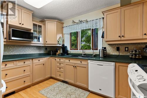 106 Shaw Drive, Regina Beach, SK - Indoor Photo Showing Kitchen