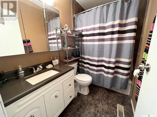 109 6Th Avenue W, Maidstone, SK - Indoor Photo Showing Bathroom