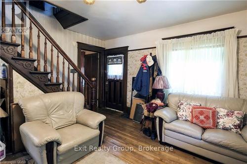 85 Lemoine Street, Belleville, ON - Indoor Photo Showing Living Room