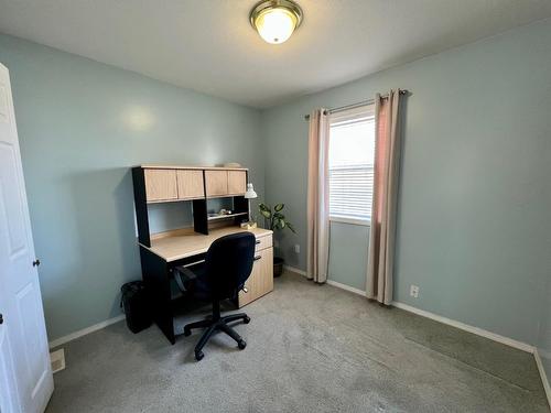 8 - 210 20Th Avenue S, Creston, BC - Indoor Photo Showing Office
