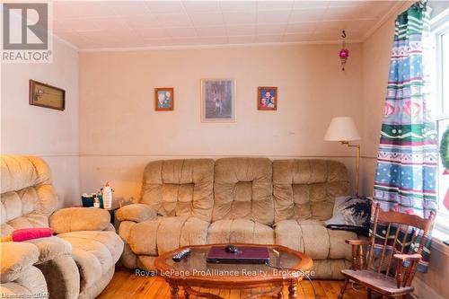 34 Alberta St, Quinte West, ON - Indoor Photo Showing Living Room