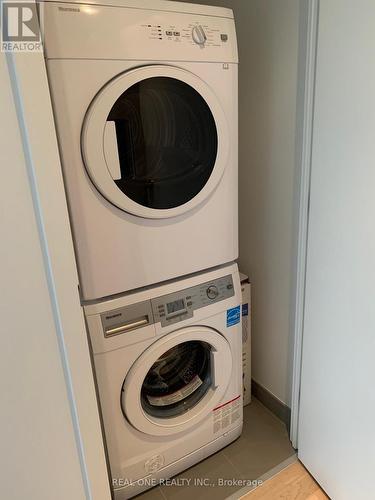 #2306 -60 Colborne St, Toronto, ON - Indoor Photo Showing Laundry Room