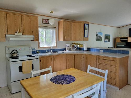 1347 Waldo Road, Baynes Lake, BC - Indoor Photo Showing Kitchen With Double Sink