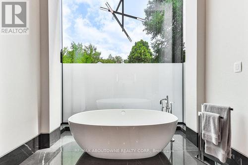 865 Glenwood Avenue, Burlington, ON - Indoor Photo Showing Bathroom
