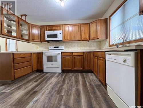349 Cypress Drive, Swift Current, SK - Indoor Photo Showing Kitchen