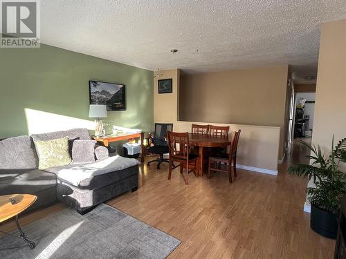 107 Spruce Avenue, Tumbler Ridge, BC - Indoor Photo Showing Living Room