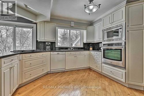 5 Pioneer Drive, Mississauga, ON - Indoor Photo Showing Kitchen