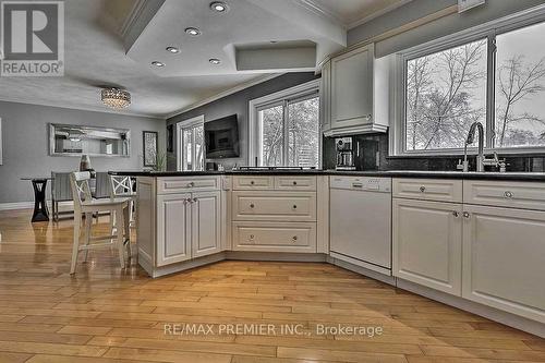 5 Pioneer Dr, Mississauga, ON - Indoor Photo Showing Kitchen