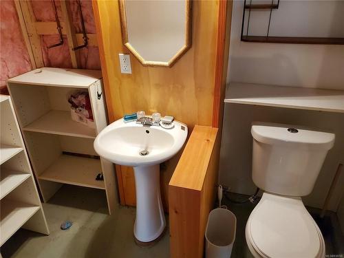860 Jewitt Dr, Tahsis, BC - Indoor Photo Showing Bathroom
