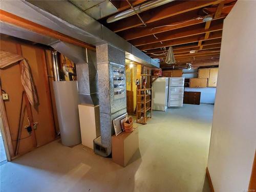 860 Jewitt Dr, Tahsis, BC - Indoor Photo Showing Basement