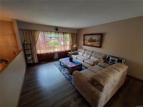 860 Jewitt Dr, Tahsis, BC - Indoor Photo Showing Living Room