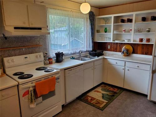 860 Jewitt Dr, Tahsis, BC - Indoor Photo Showing Kitchen With Double Sink
