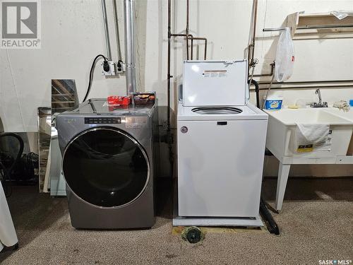 359 Central Avenue S, Swift Current, SK - Indoor Photo Showing Laundry Room