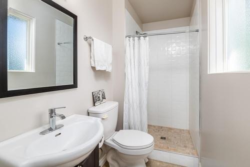 330 27Th Avenue N, Erickson, BC - Indoor Photo Showing Bathroom