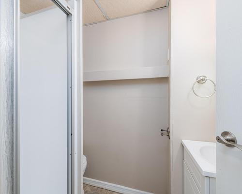 330 27Th Avenue N, Erickson, BC - Indoor Photo Showing Bathroom