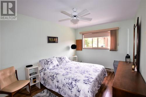 16 Lakeshore Drive, Vernon, BC - Indoor Photo Showing Bedroom