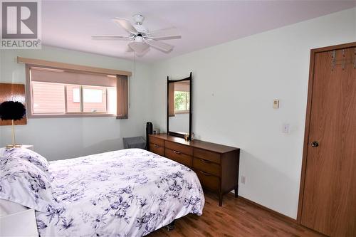 16 Lakeshore Drive, Vernon, BC - Indoor Photo Showing Bedroom