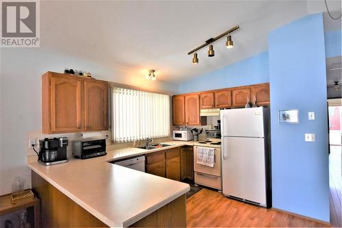 16 Lakeshore Drive, Vernon, BC - Indoor Photo Showing Kitchen With Double Sink