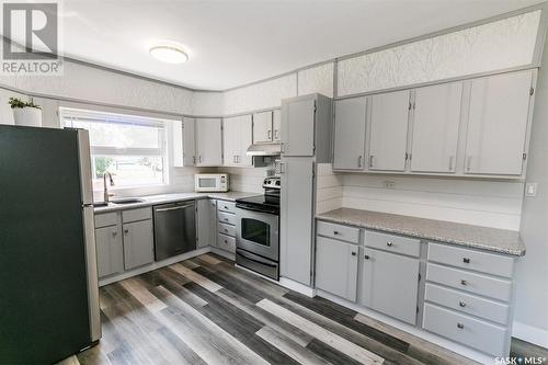 200 Russell Street, Luseland, SK - Indoor Photo Showing Kitchen