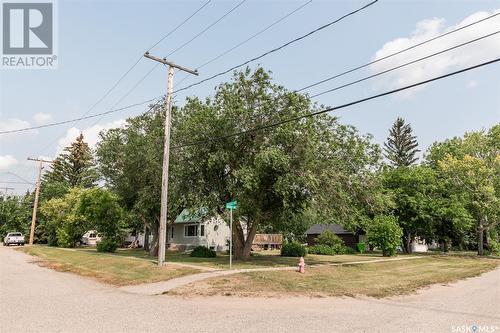200 Russell Street, Luseland, SK - Outdoor
