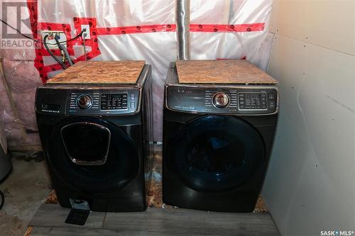 127 Atlantic Avenue, Kerrobert, SK - Indoor Photo Showing Laundry Room